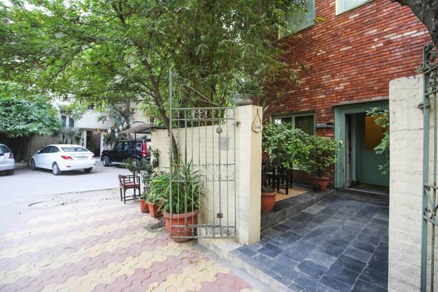 G 49 Bed & Breakfast New Delhi Exteriör bild